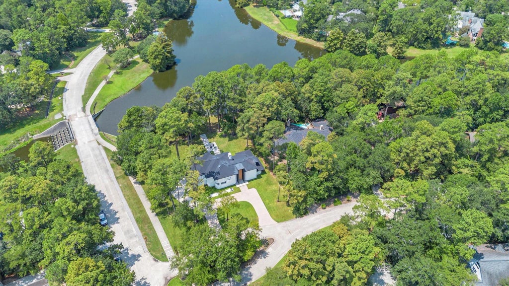 1 E Wedgewood Glen, The Woodlands