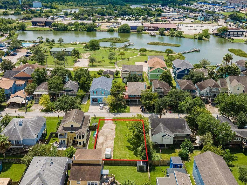 822 Cedar Road, Clear Lake Shores