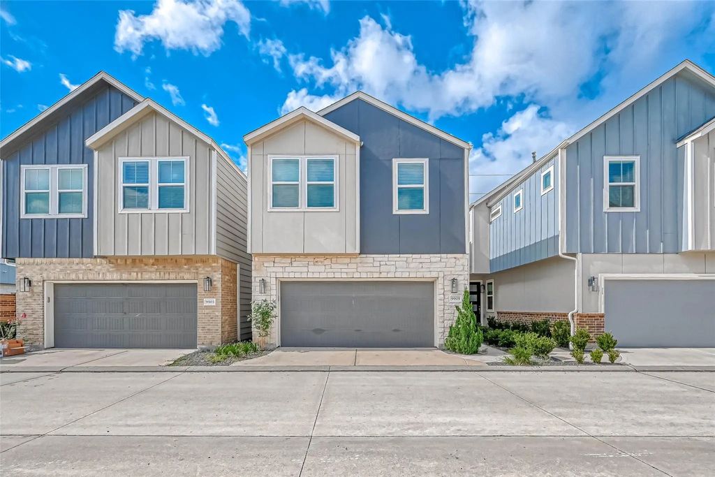 9905 Brickhouse Drive, Houston