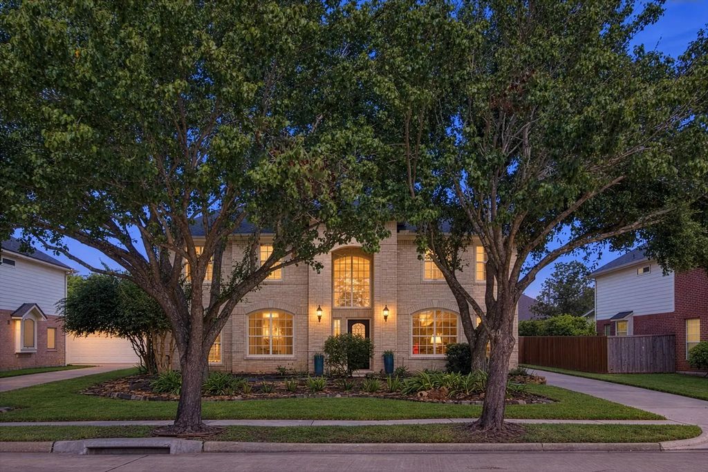 2417 La Rochelle Court, Seabrook
