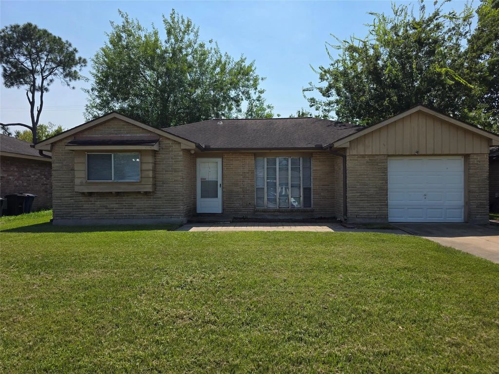 508 Avondale Lane, Friendswood