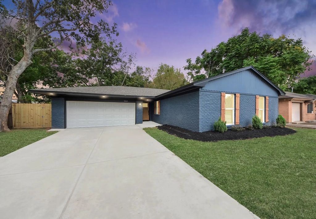 5523 Elm Tree Drive, Houston
