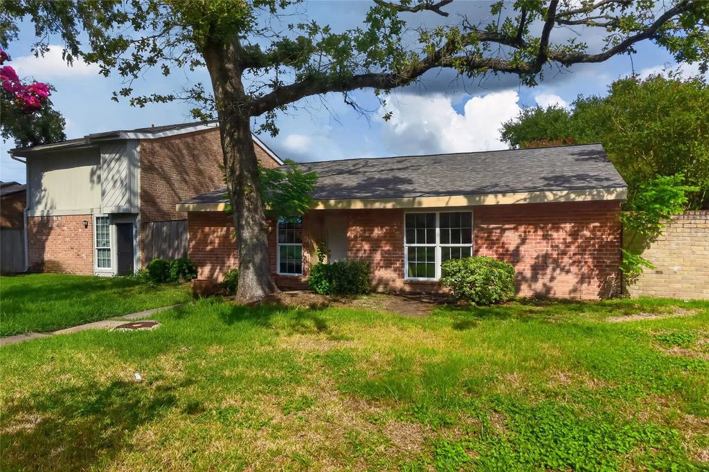 4803 Pebble Brook Street, Baytown