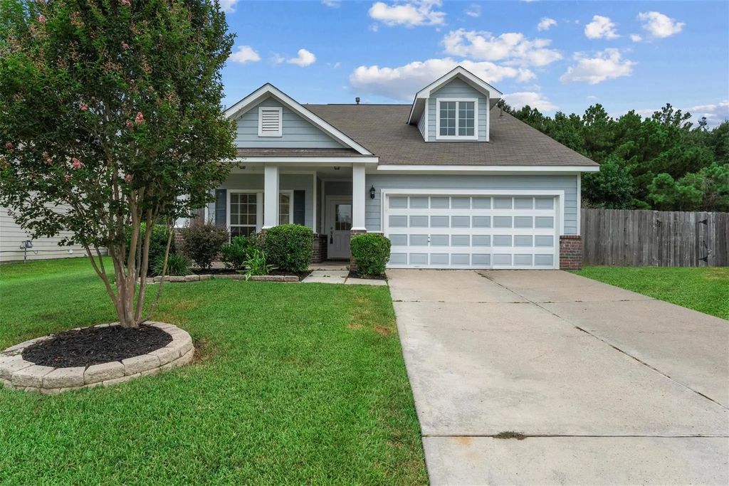 1069 Shadow Glenn Drive, Conroe
