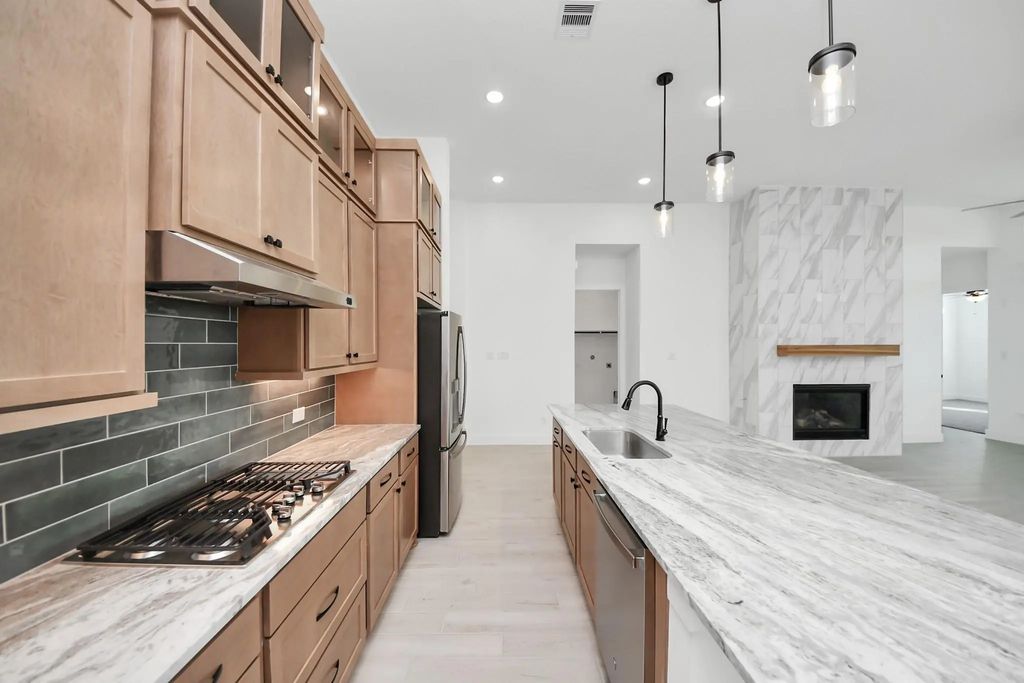 9514 Chateau Hill, Iowa Colony