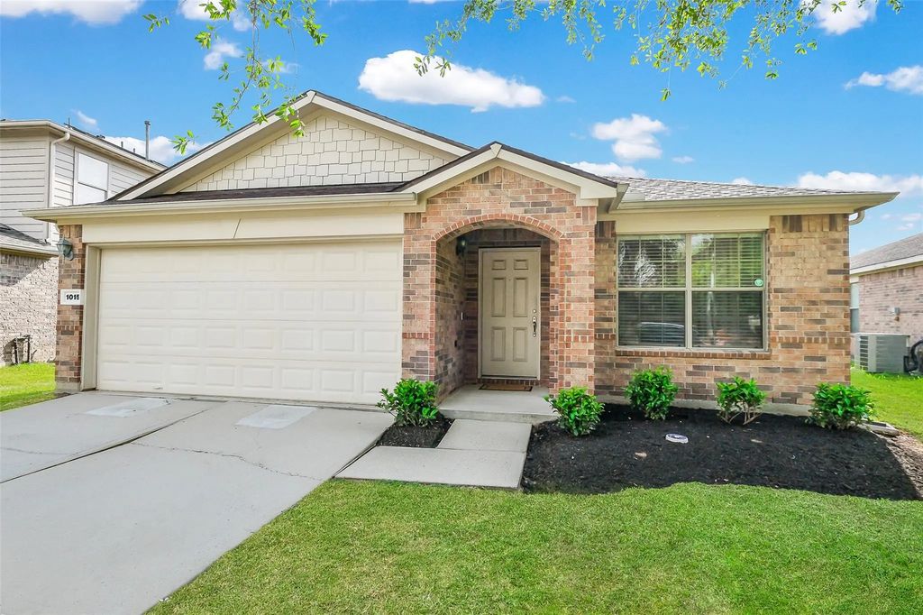 1015 Honeysuckle Vine Drive, Rosenberg