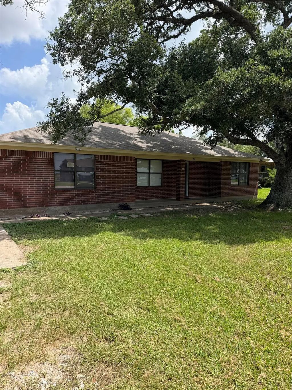 151 Country Oaks Street, Brazoria
