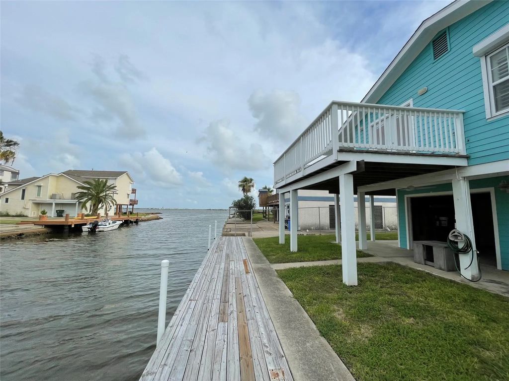 1028 Cozy Cove Lane, Galveston