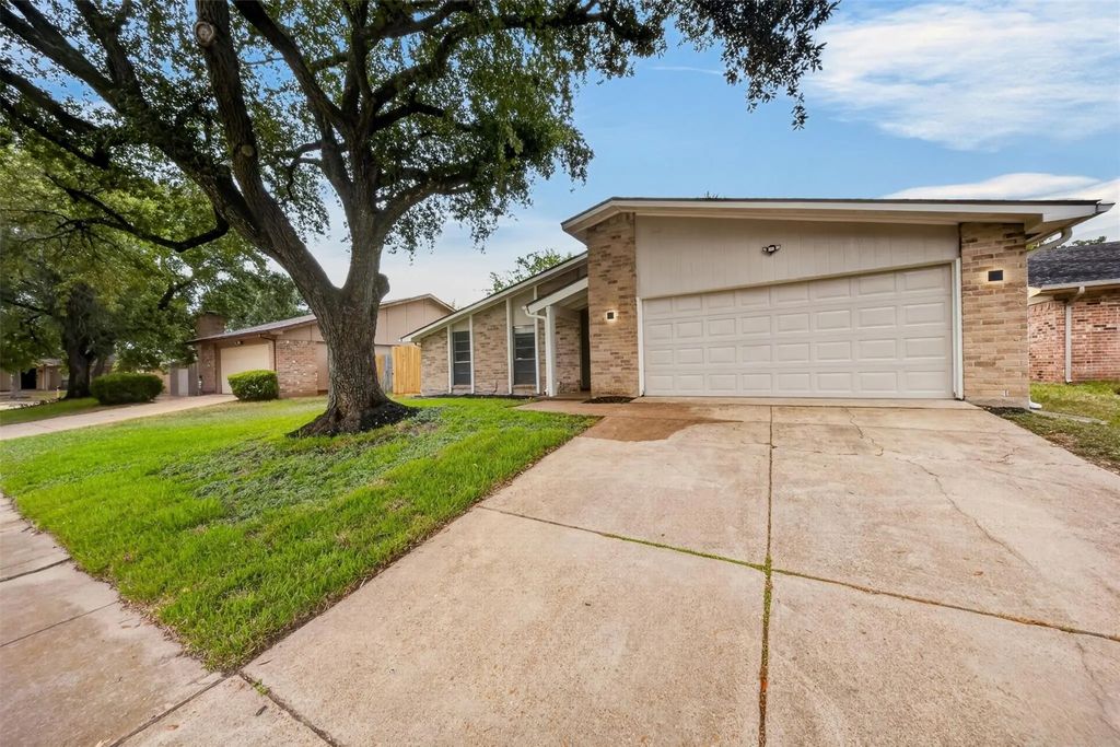 16807 Clan Macintosh Drive, Houston