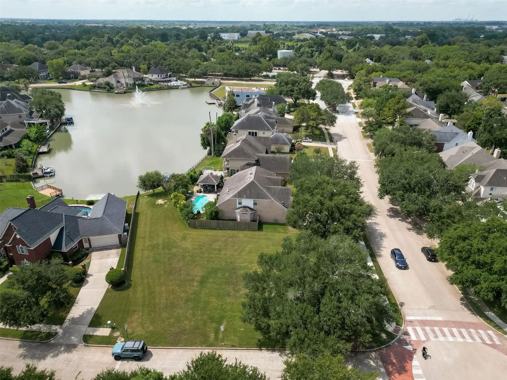 4303 Crow Valley Drive, Missouri City