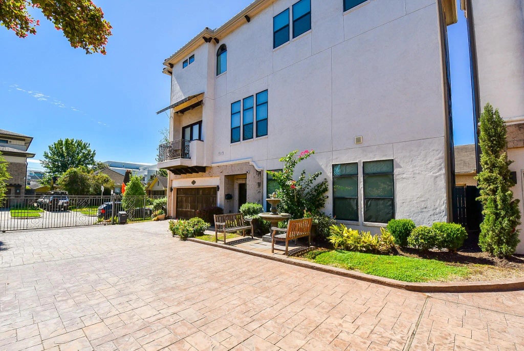 2052 W Main Street, Houston