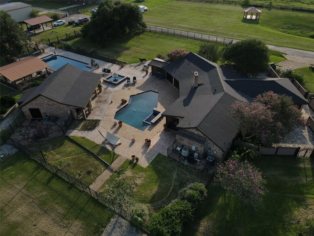 1226 County Road 45, Angleton