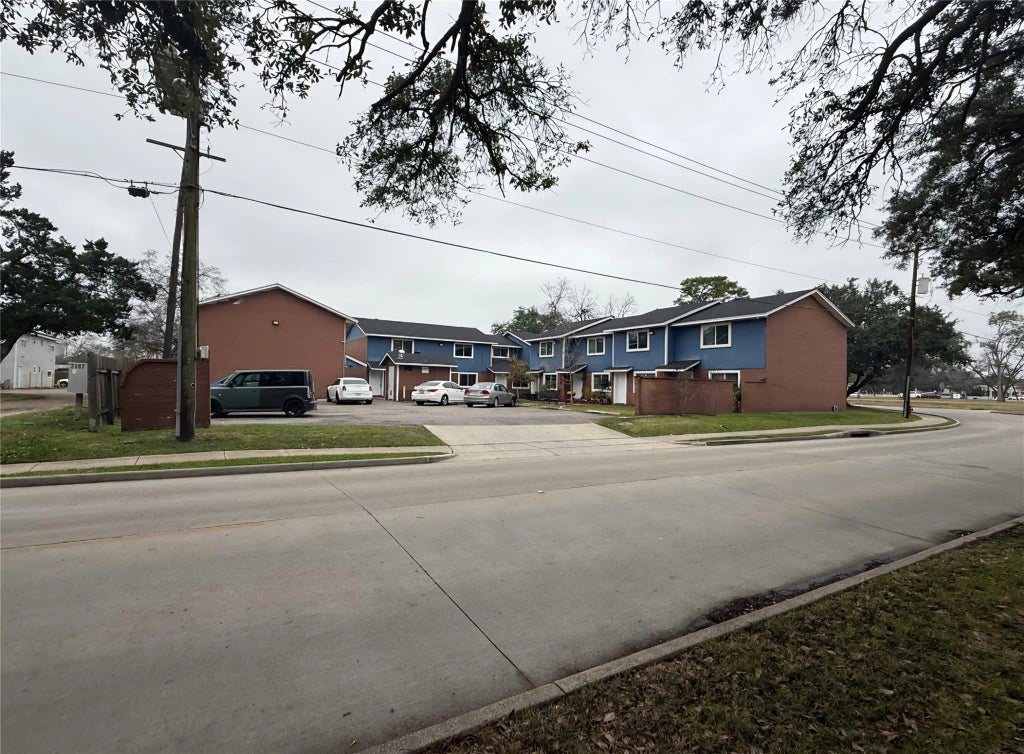 1904 Mustang Road, Alvin