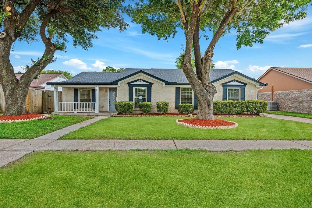 9227 Vickijohn Drive, Hockley