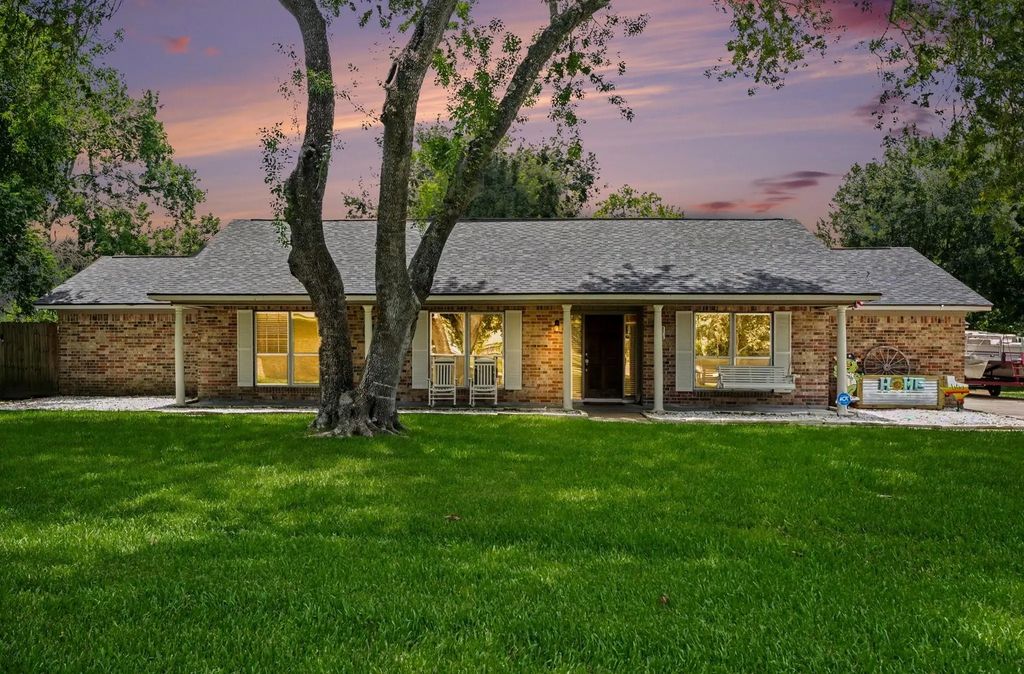 4318 Meadow Glenn Drive, Dickinson