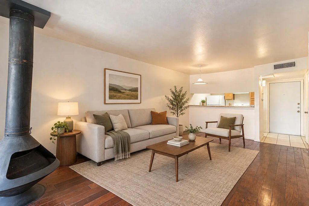 3045 Walnut Bend Lane 33, Houston