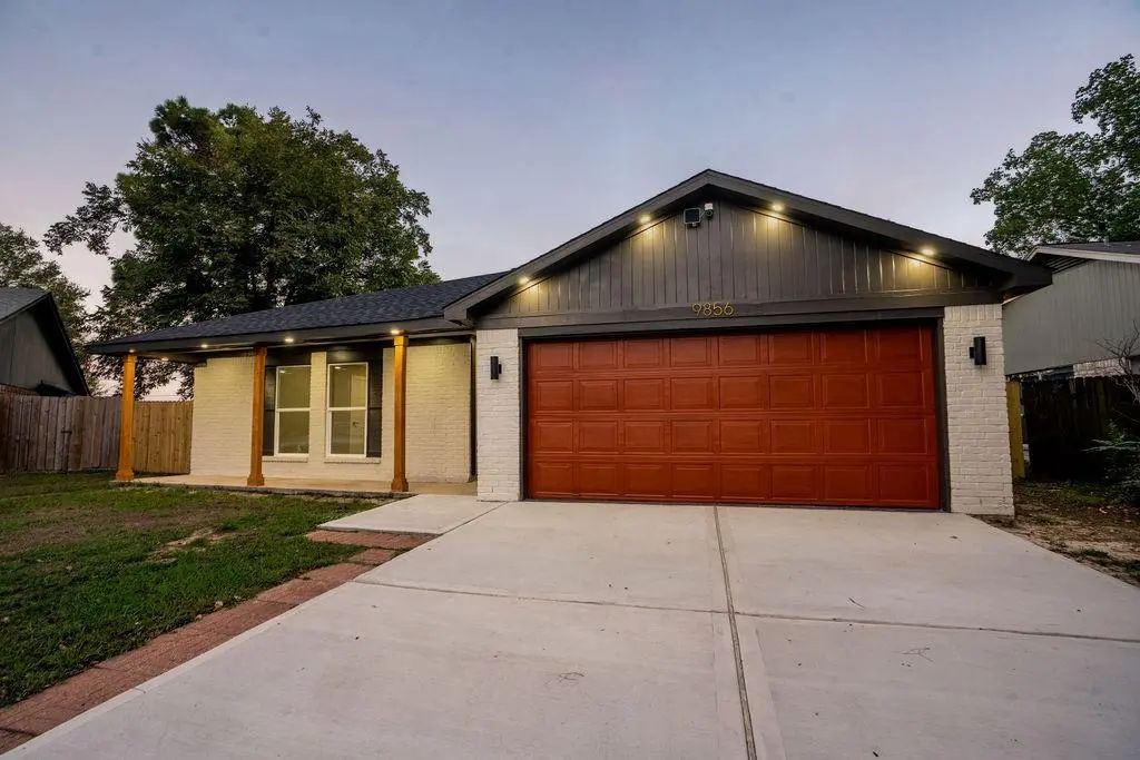 9856 Oriole, Conroe