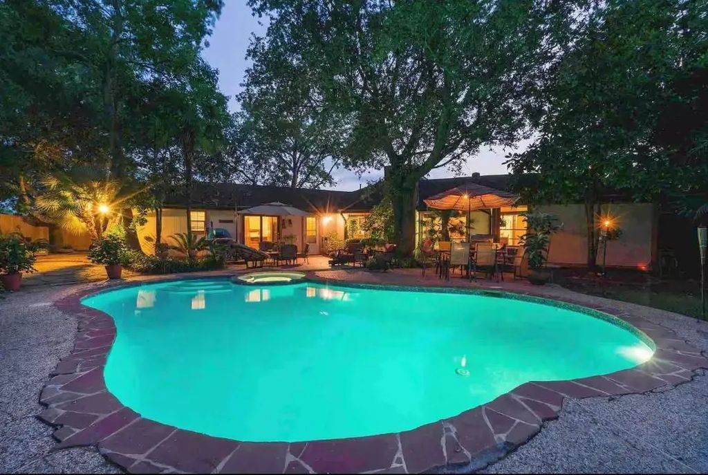 2526 Creekway Circle, Missouri City