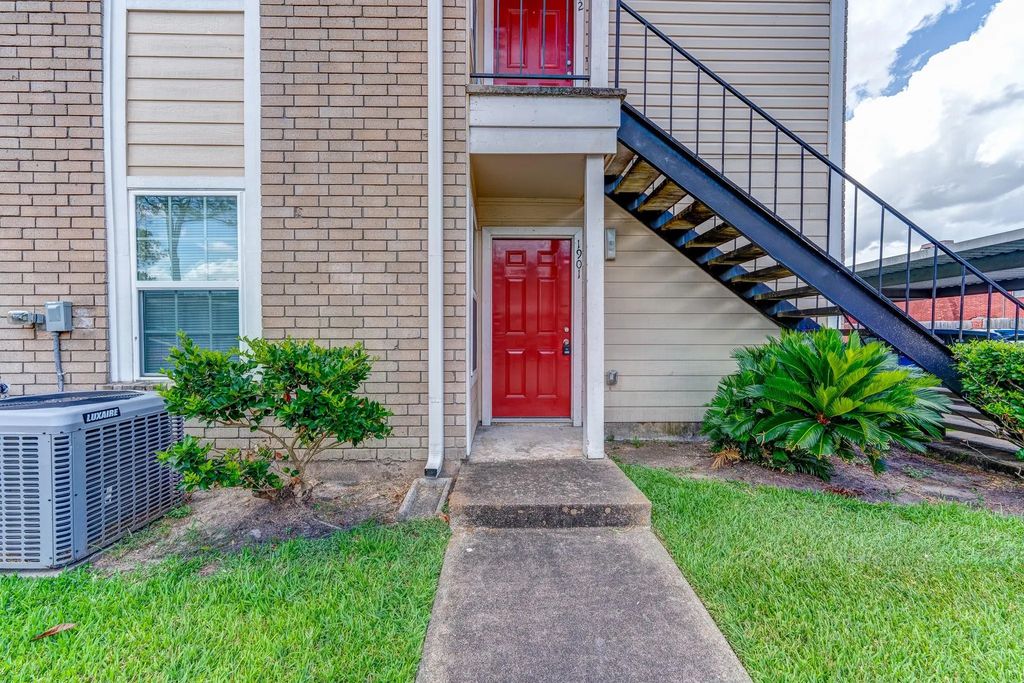 2750 Holly Hall Street 1901, Houston