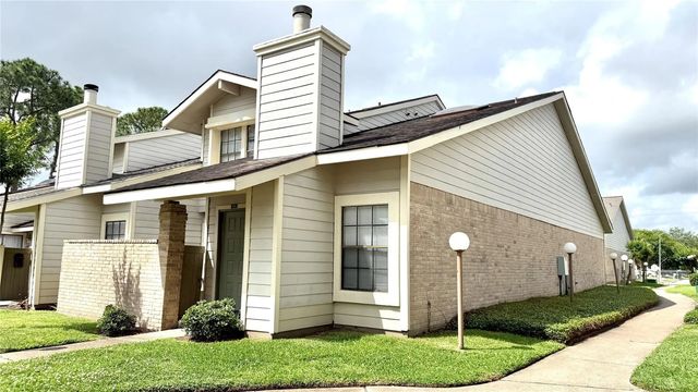11889 Bobwhite Drive 834, Houston