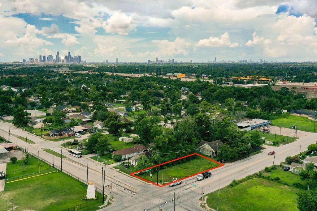 7631 Hirsch Road, Houston