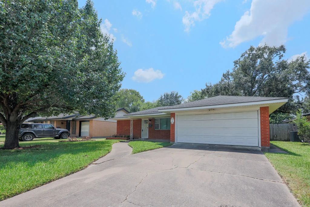 4745 Warm Springs Road, Houston