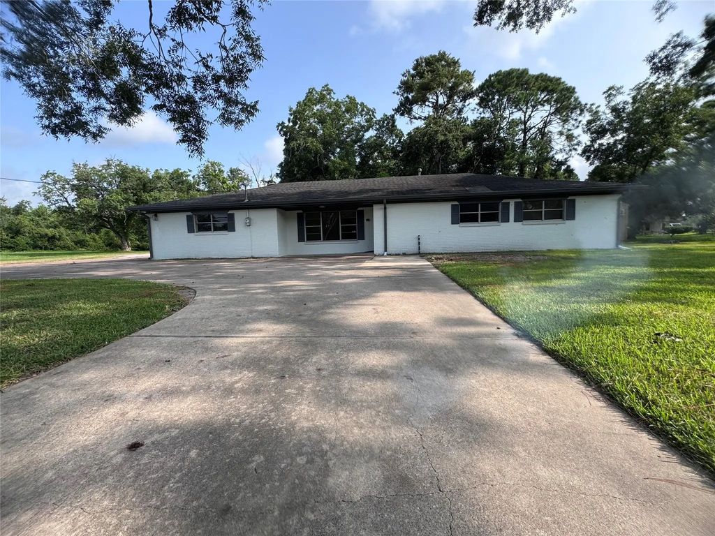319 E South Street, Alvin