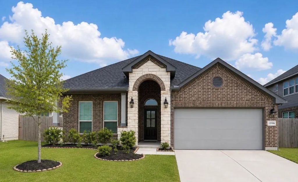 12106 Champions Forest Drive, Mont Belvieu