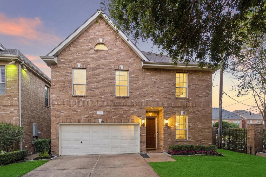 1315 Shady Villa Pine, Houston