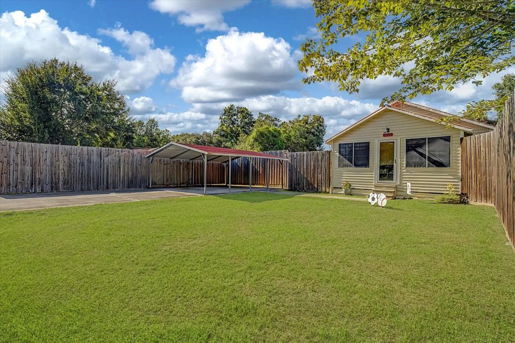 805 Trinity Street, Anahuac