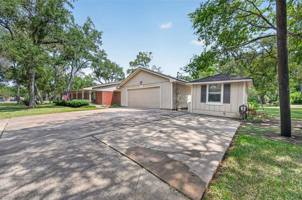 13311 W Brazos Bend Drive, Needville