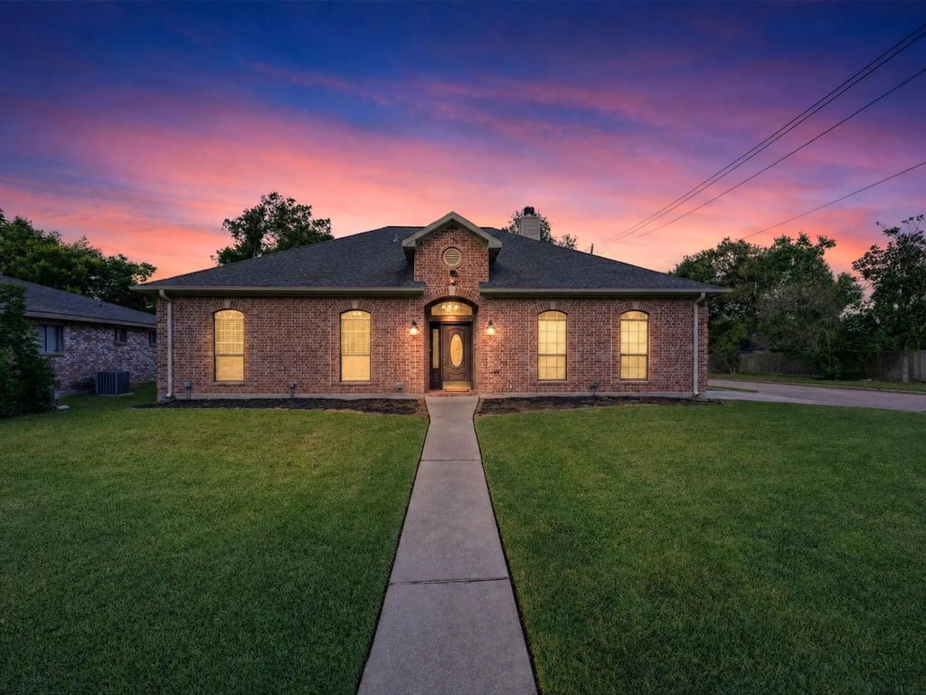 16739 Barcelona Drive, Friendswood
