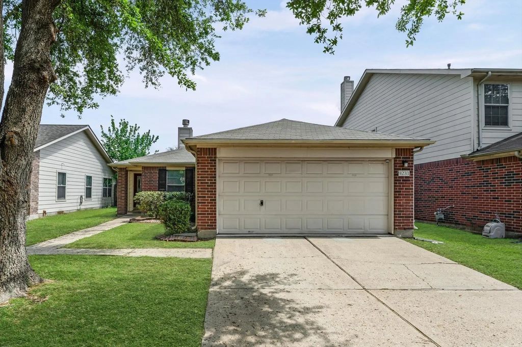 9231 Grove Haven Drive, Houston