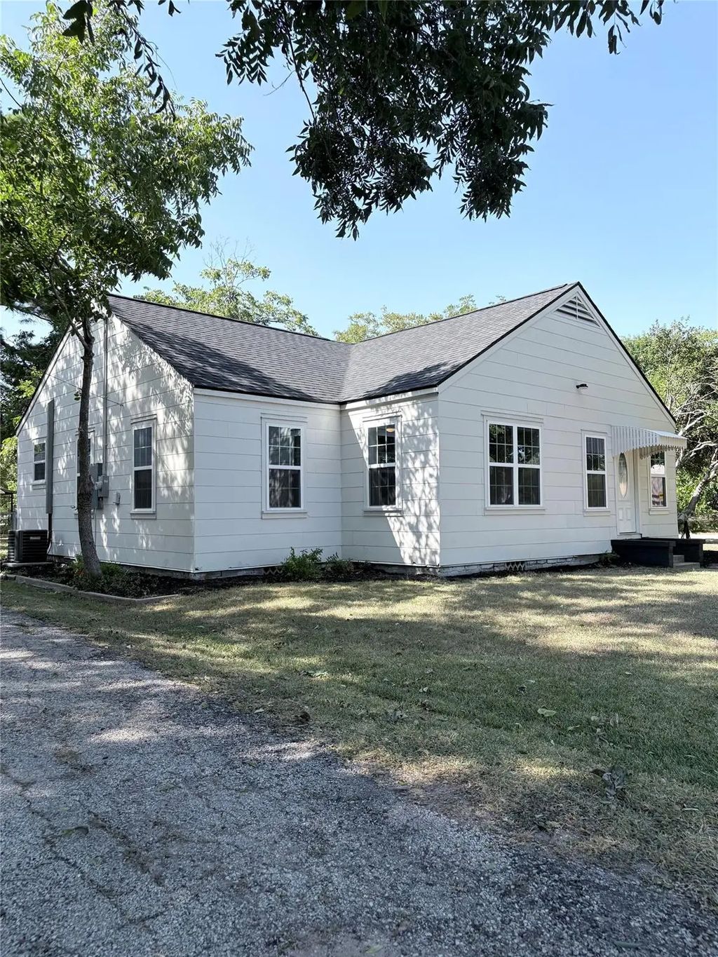 723 E Blackshear Street, Navasota