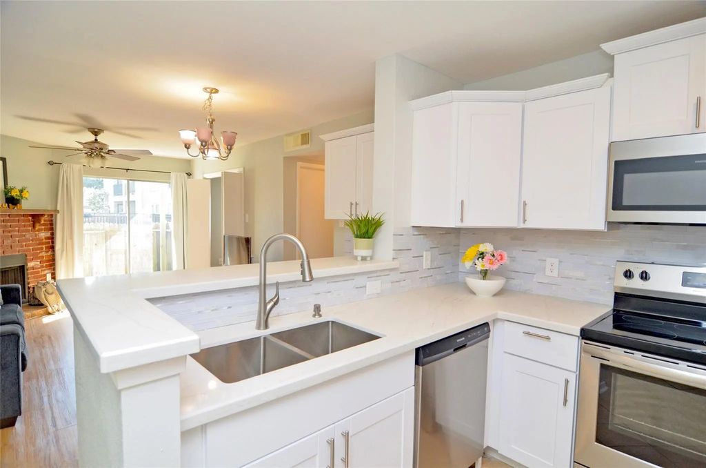 18800 Egret Bay Boulevard 1201, Webster