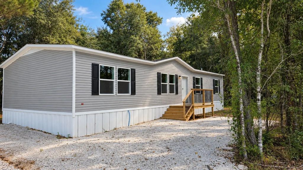 21615 County Road 37491, Cleveland