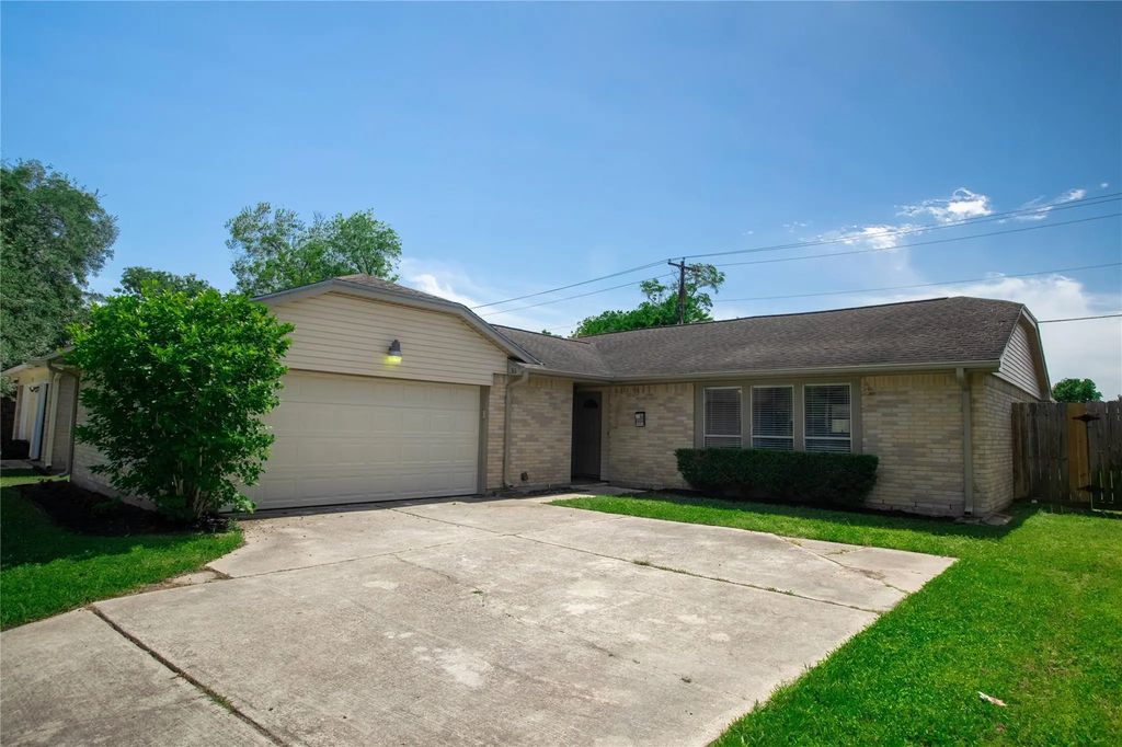 311 Forest Hills Drive, League City