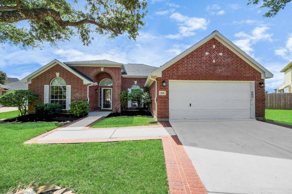 1705 White Willow Lane, Pearland