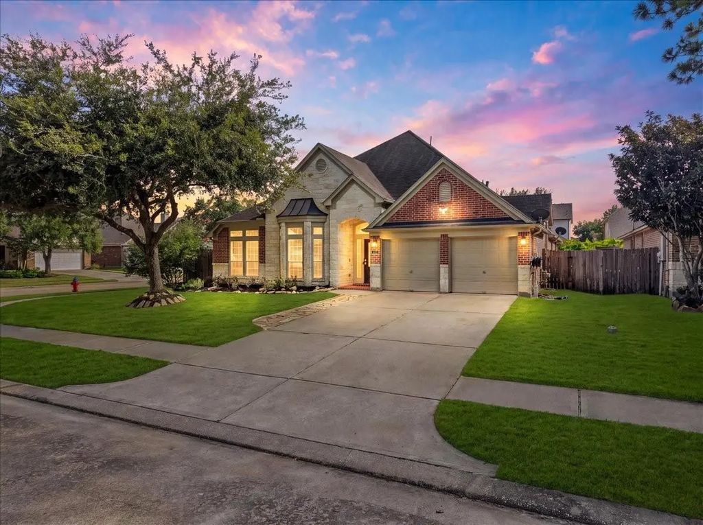 6103 Castle Peak Lane, League City