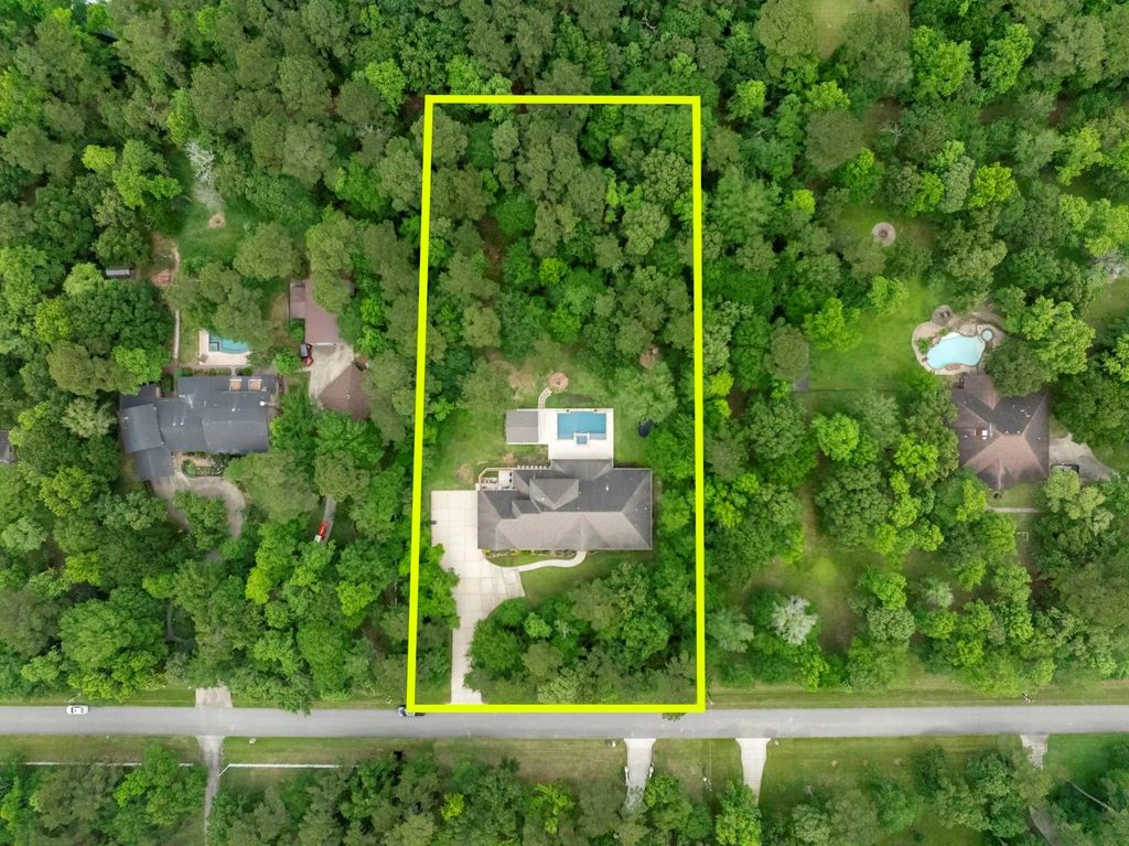 9018 Diamante Drive, Magnolia