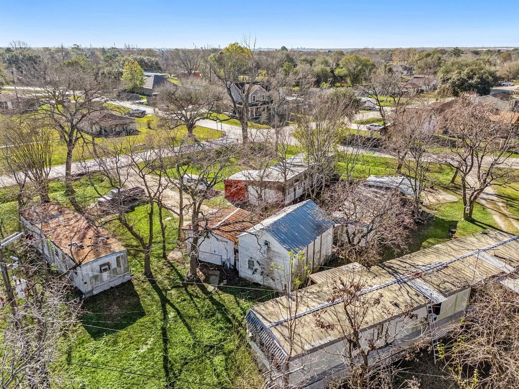 9405 And 9407 Montgomery Lane, La Porte