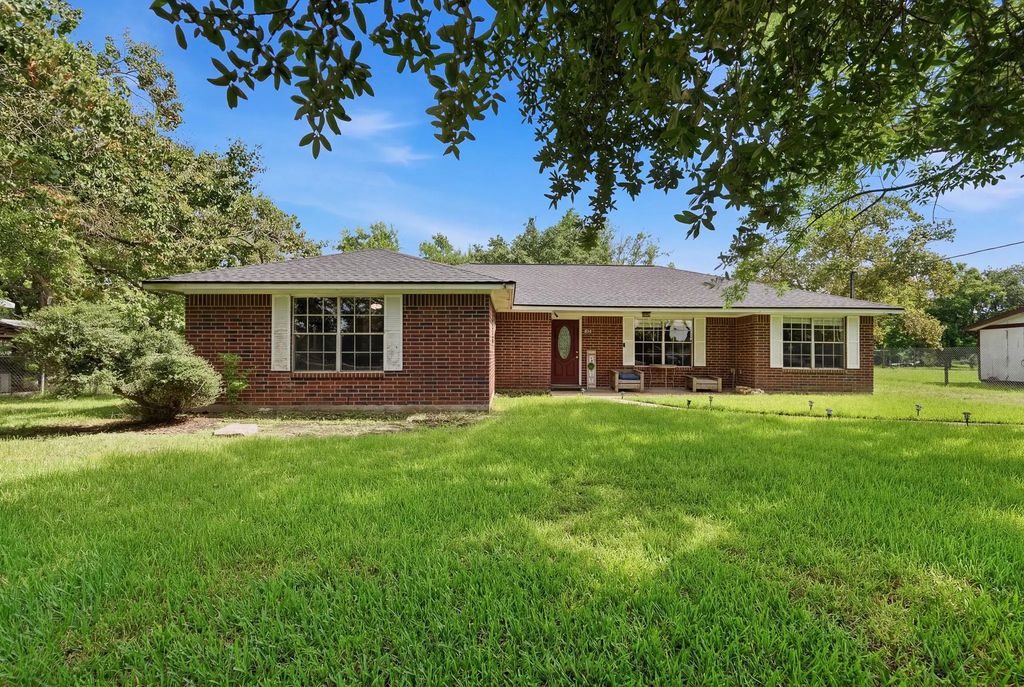 5040 County Road 31, Angleton