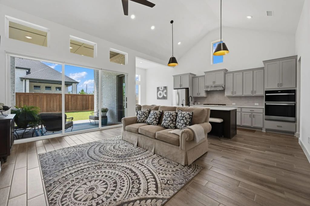 28002 Autumn Falls Court, Spring