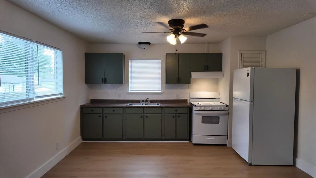 1510 Odd Fellow Street 21, Conroe