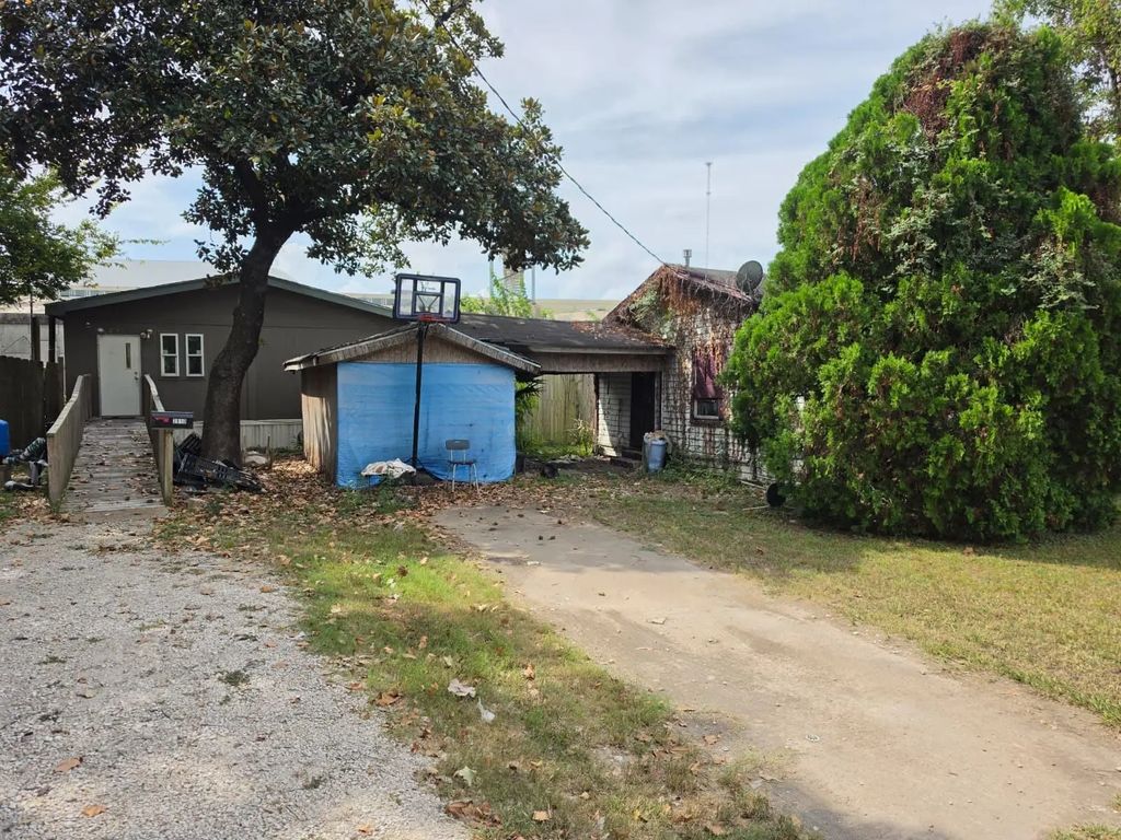 2910 Fairbanks Street, Houston