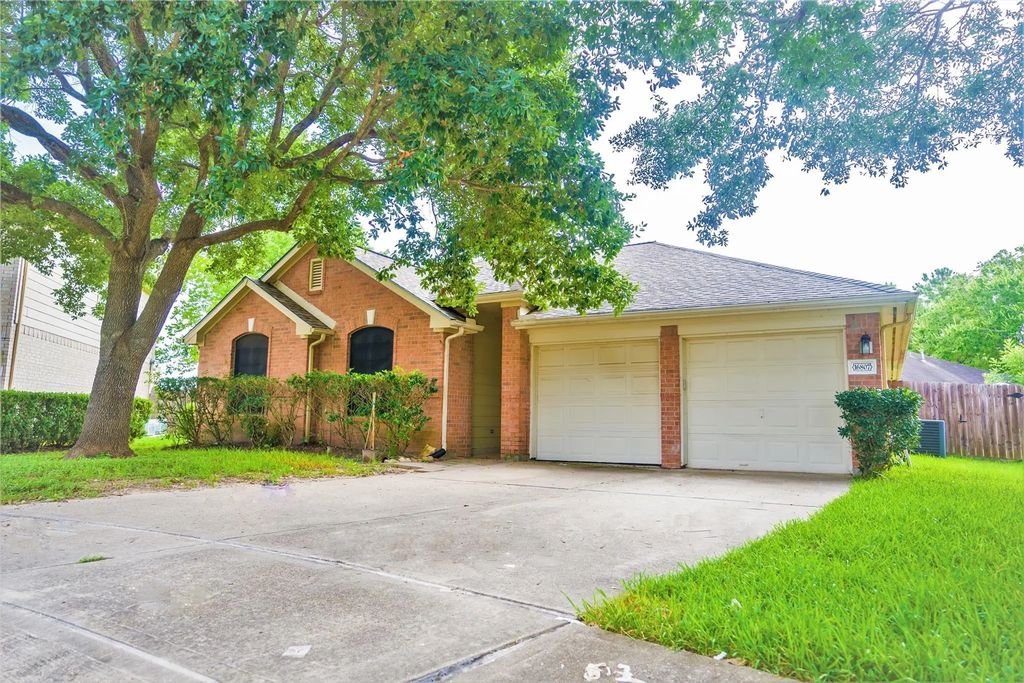 16807 Dunbar Grove Court, Sugar Land