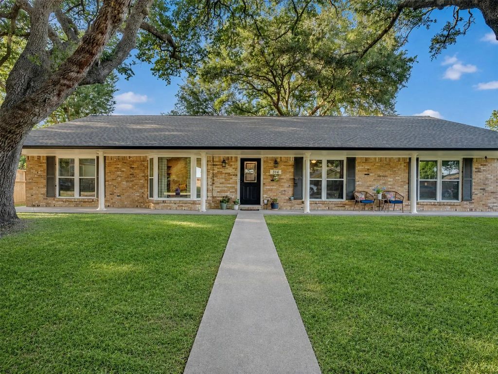 314 Coke Lane, Alvin