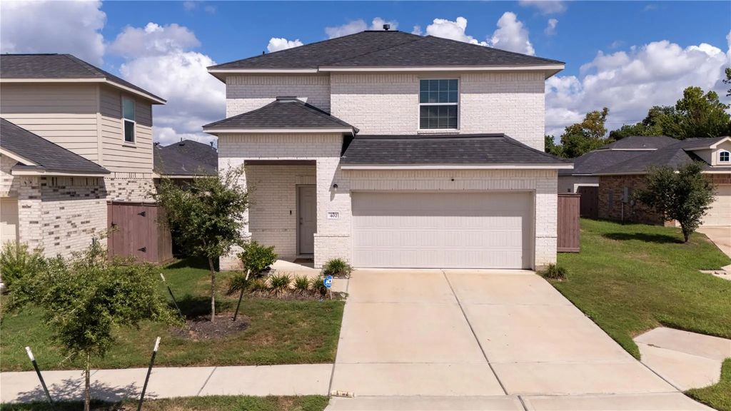 402 Flycatcher Court, Clute