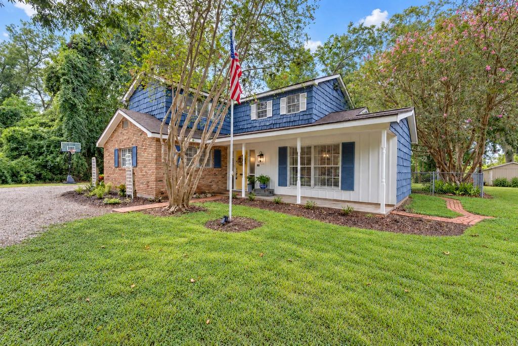 524 Oak Drive, Lake Jackson