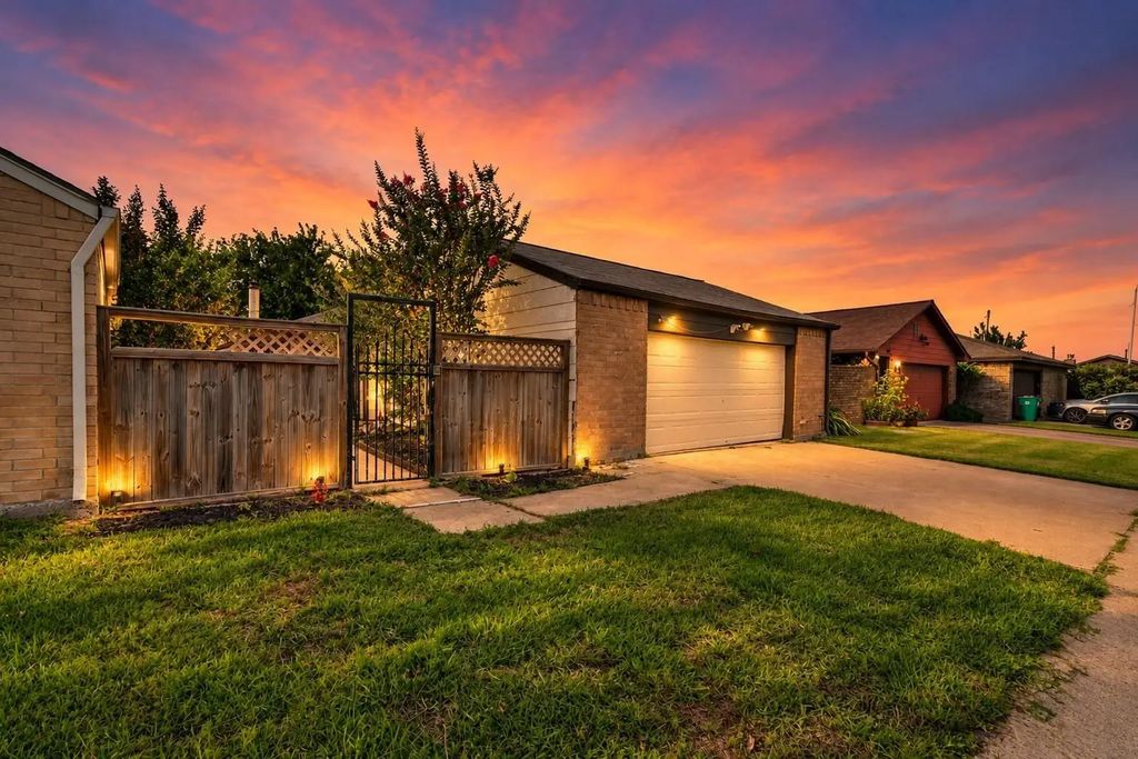 6 Quailwood Drive, Baytown